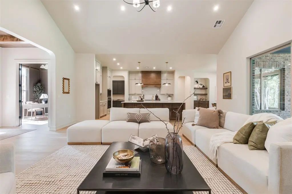 Residential Real Estate for Sale located in the neighborhood of INDIAN RIDGE, SECTION 5, in the city of Arcadia, OK