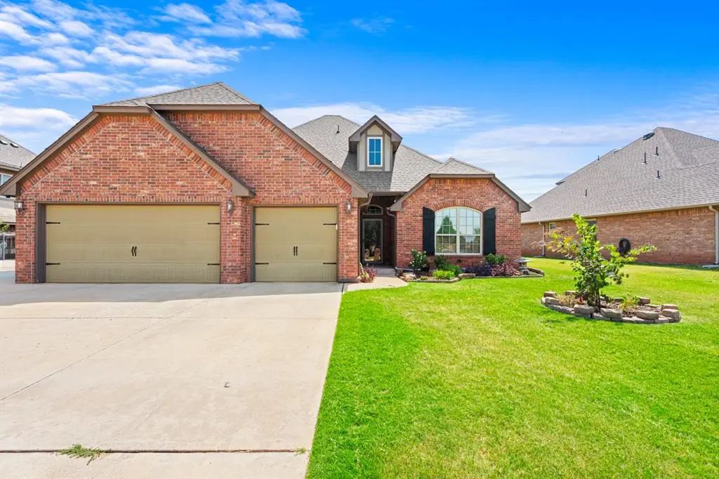 4924 Champlain Place, Edmond