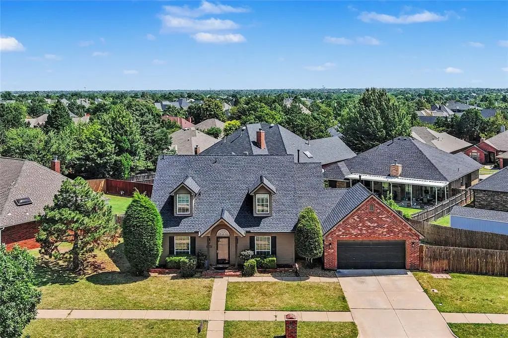 Residential Real Estate for Sale located in the neighborhood of Summit Parke, in the city of Edmond, OK