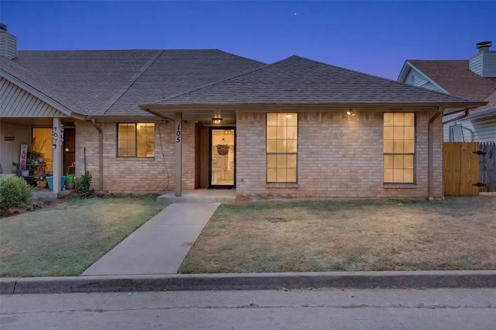 105 Village Oaks Drive, Oklahoma City