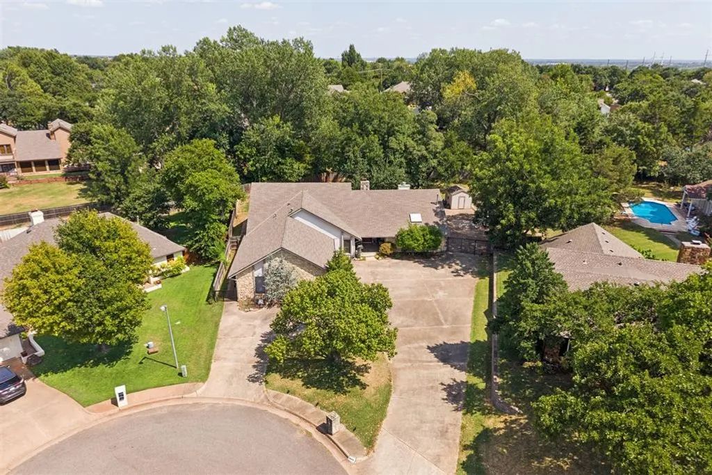 2008 Mistletoe Court, Edmond