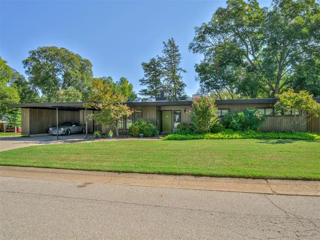 801 Carey Drive, Norman
