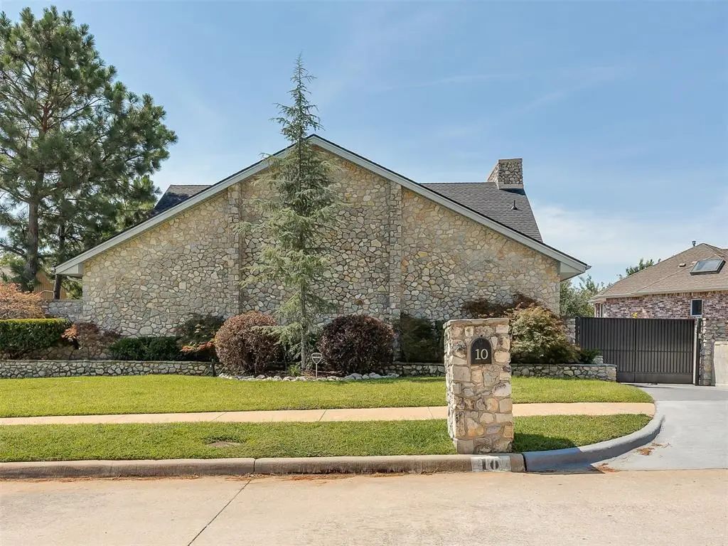 10 Rustic Hills Street, Norman