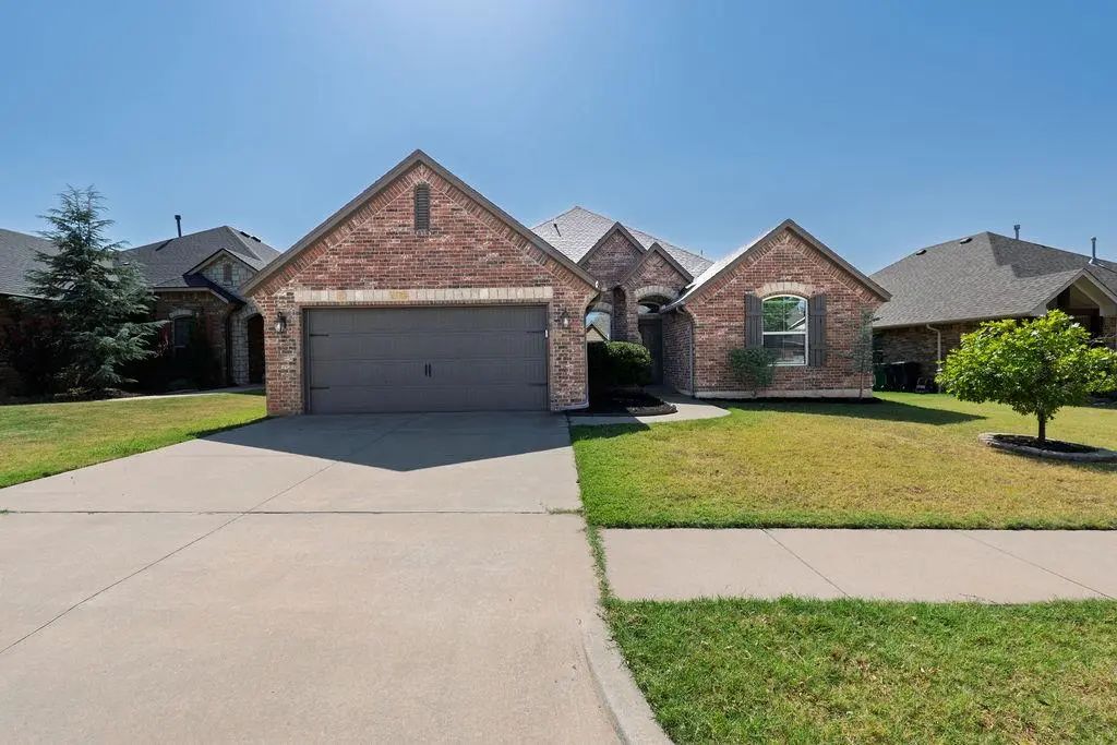 19033 Meadows Crossing Drive, Edmond