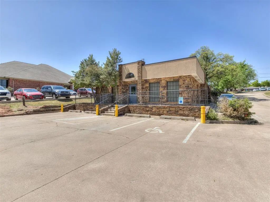 910 S Bryant Avenue, Edmond