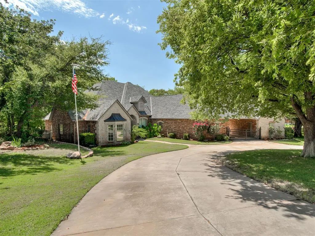 8030 Redhawk Lane, Edmond