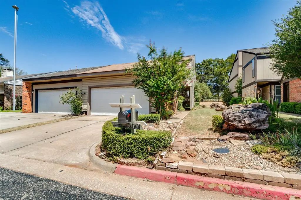 2001 Three Stars Road, Edmond