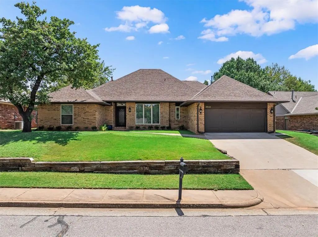 2312 Coachlight Drive, Edmond