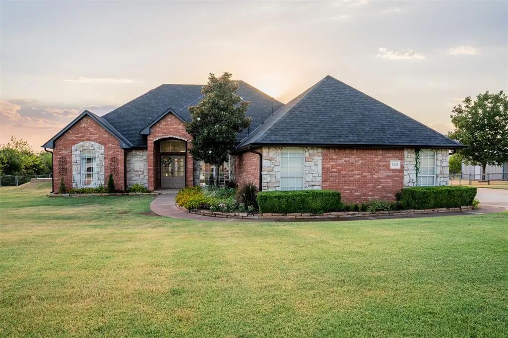 Residential Real Estate for Sale located in the neighborhood of Southersby, in the city of Mustang, OK