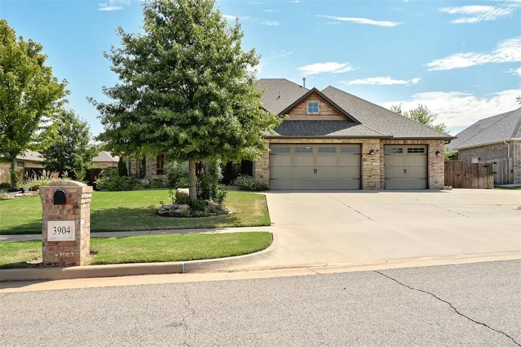 3904 Bridge Wood Lane, Oklahoma City