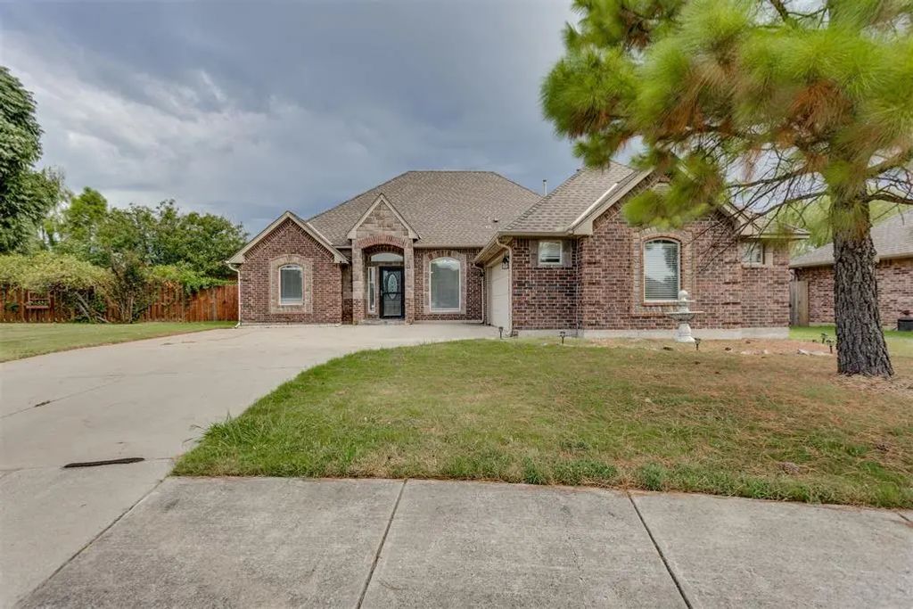 819 Rickwood Circle, Oklahoma City