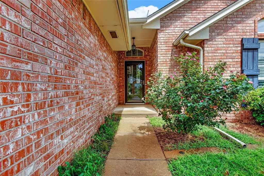 1721 Fawn Valley Lane, Edmond
