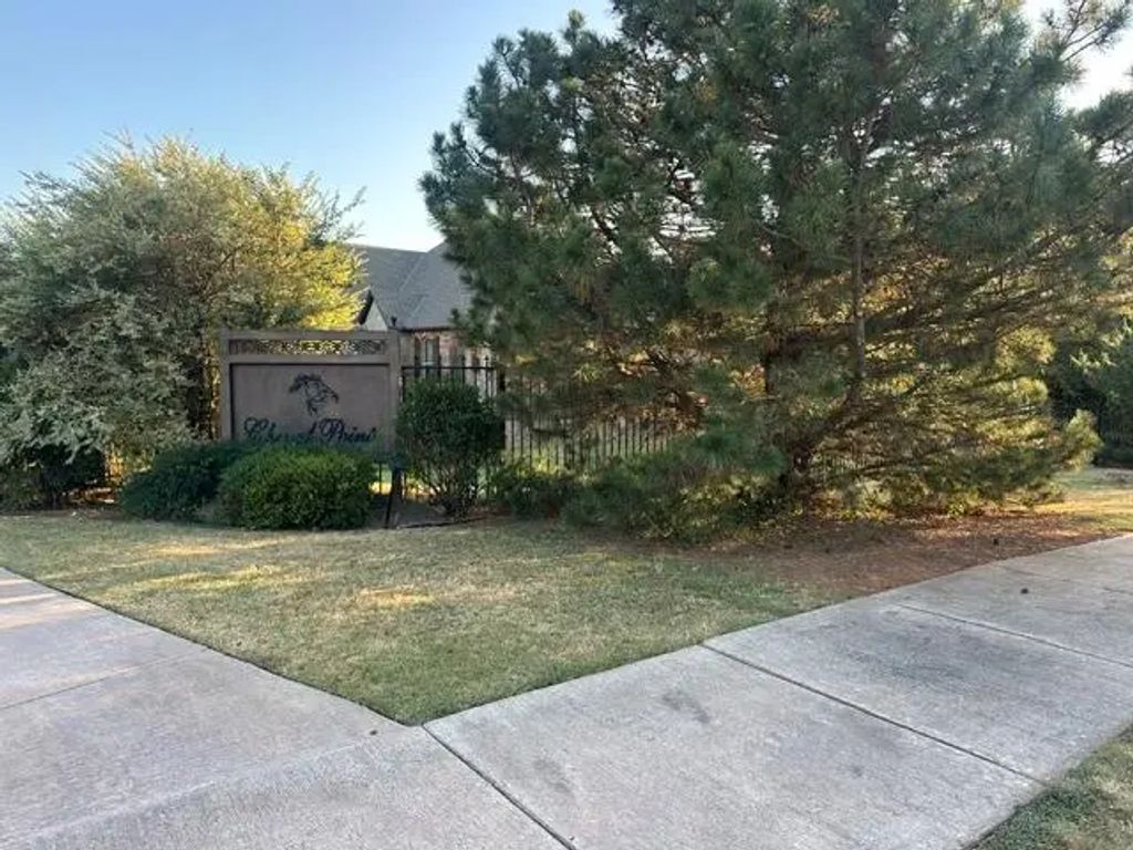 Cheval Pointe Drive A, B & C, Edmond