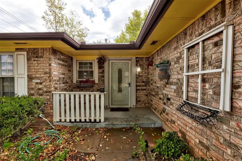 Residential Real Estate for Sale located in the neighborhood of Meadow Lakes Sec 8, in the city of Edmond, OK