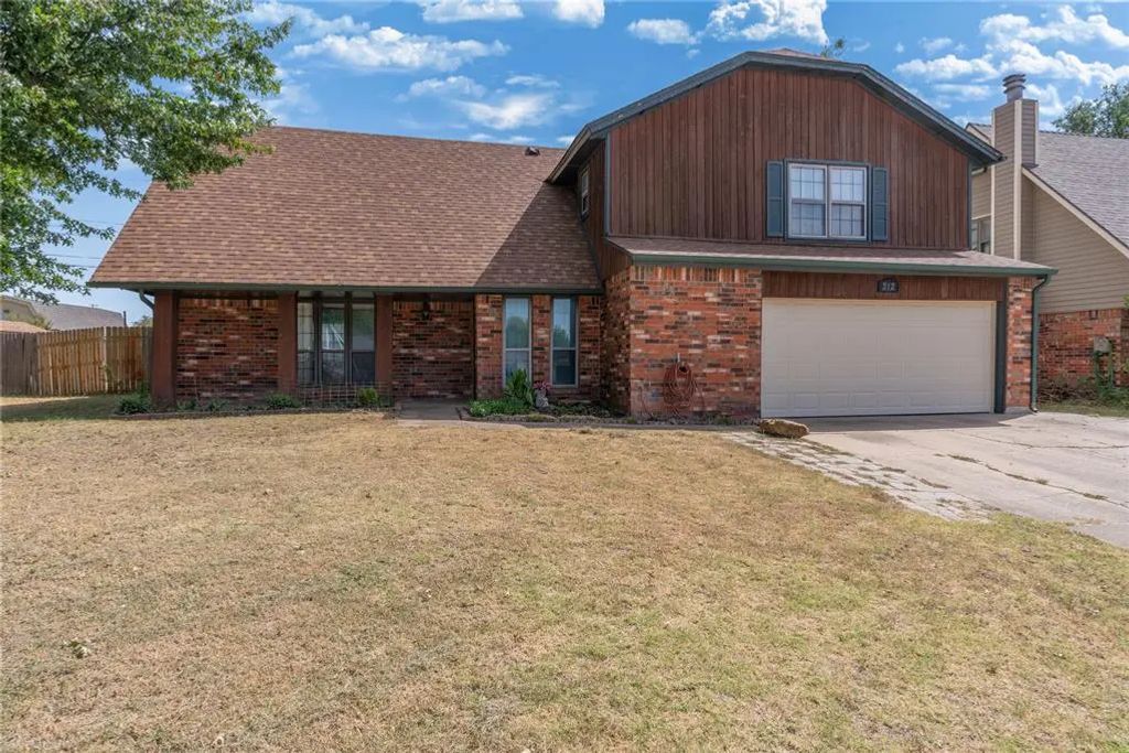 212 Americana Court, Norman