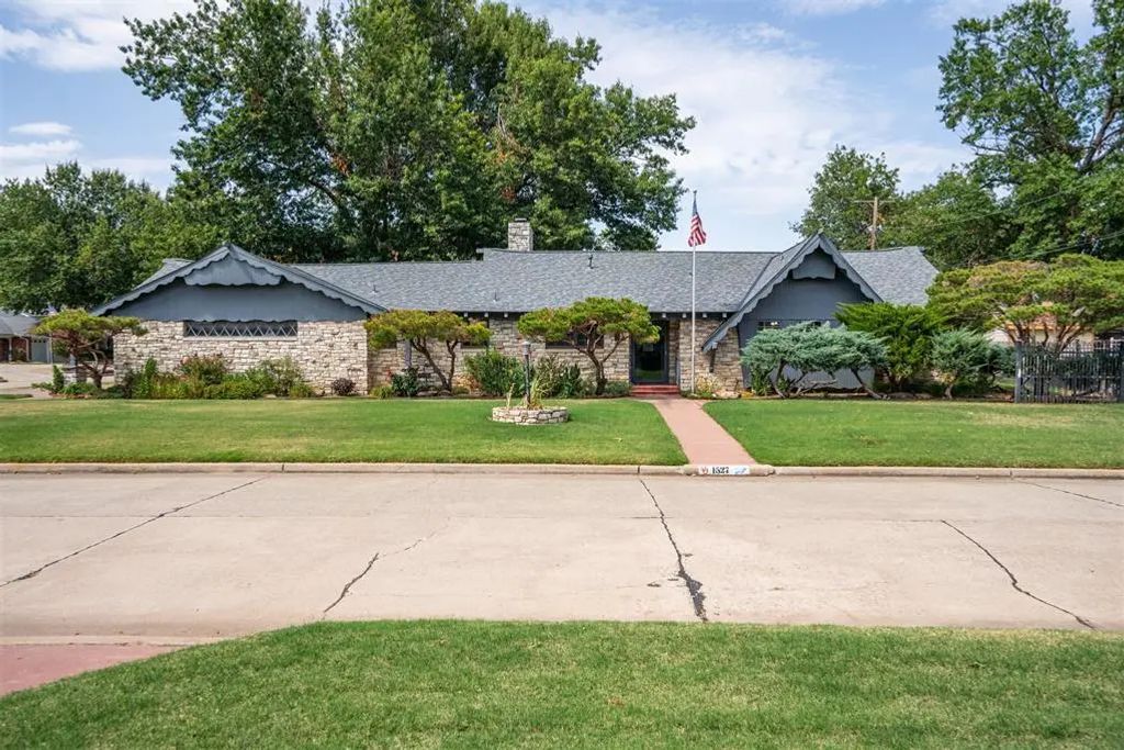 1527 Holliday Drive, Norman