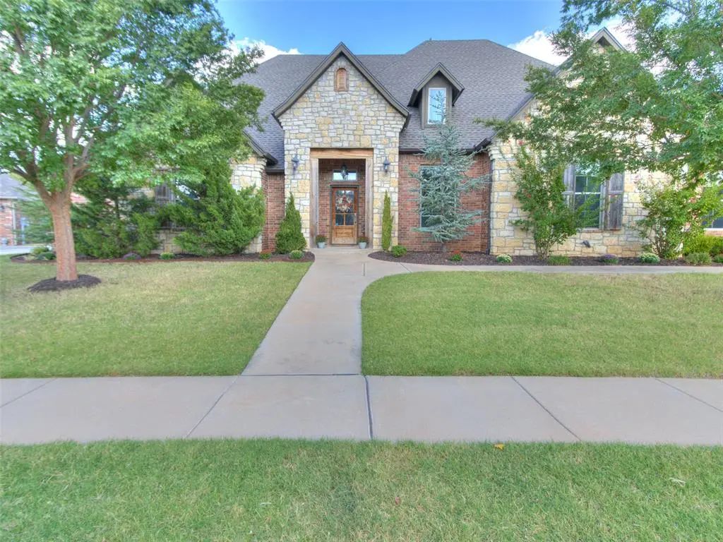 Residential Real Estate for Sale located in the neighborhood of Carrington Place, in the city of Norman, OK
