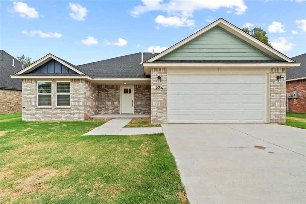 Residential Real Estate for Sale located in the neighborhood of Meadow Hills Estates, in the city of Mustang, OK