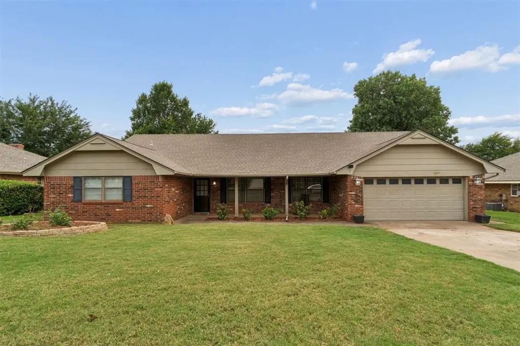 2013 Bella Vista Drive, Edmond