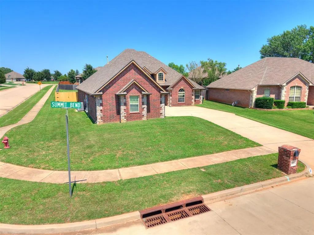 601 Summit Bend, Norman