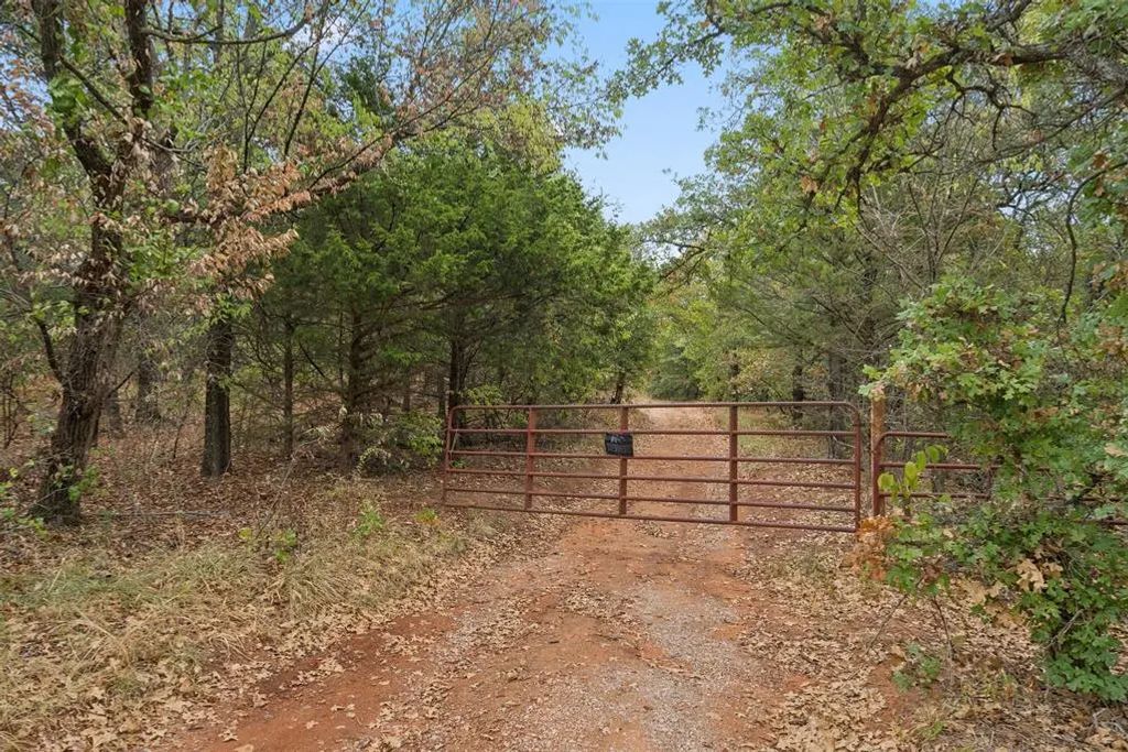 11009 E Bentwood Road, Norman