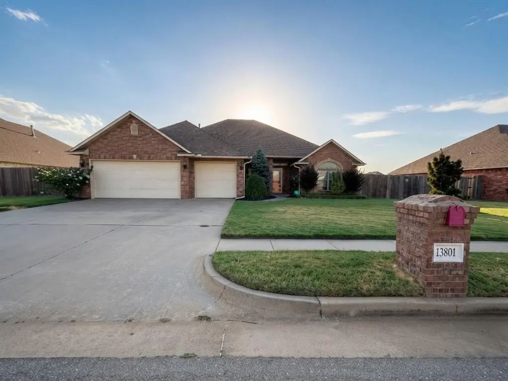 13801 Robinson Court, Oklahoma City