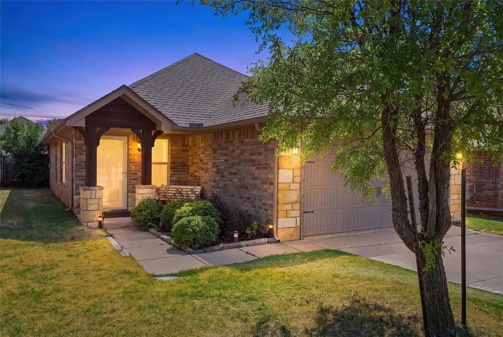 2404 Golden Lane, Edmond