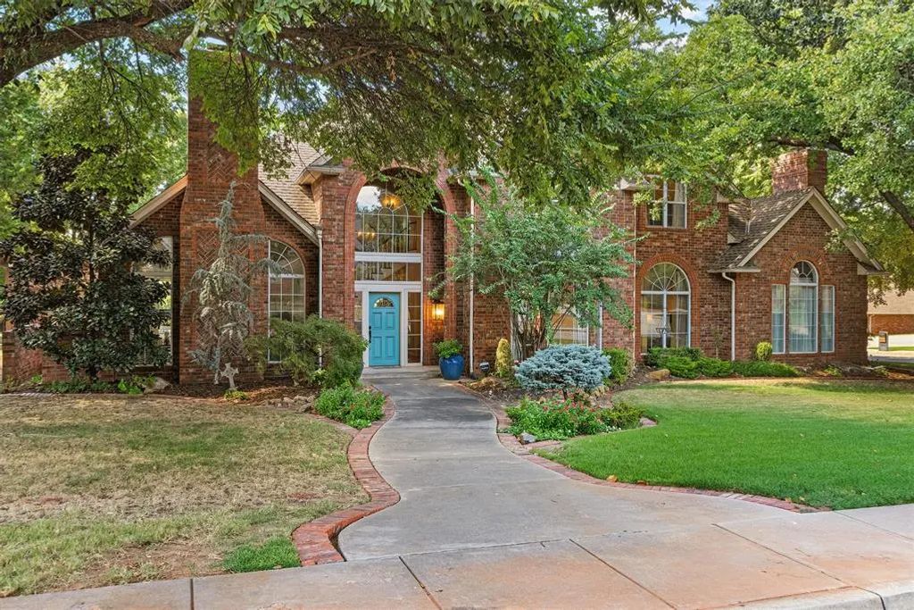 1901 Mission Hills Circle, Edmond