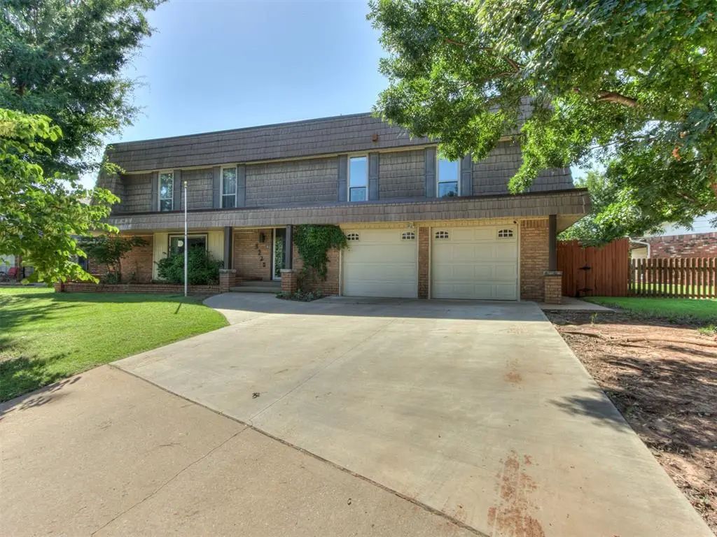 9220 Sutton Place, Oklahoma City