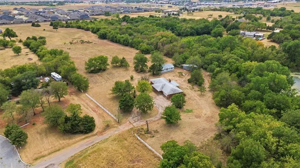 724 Ne Blugil Drive, Piedmont