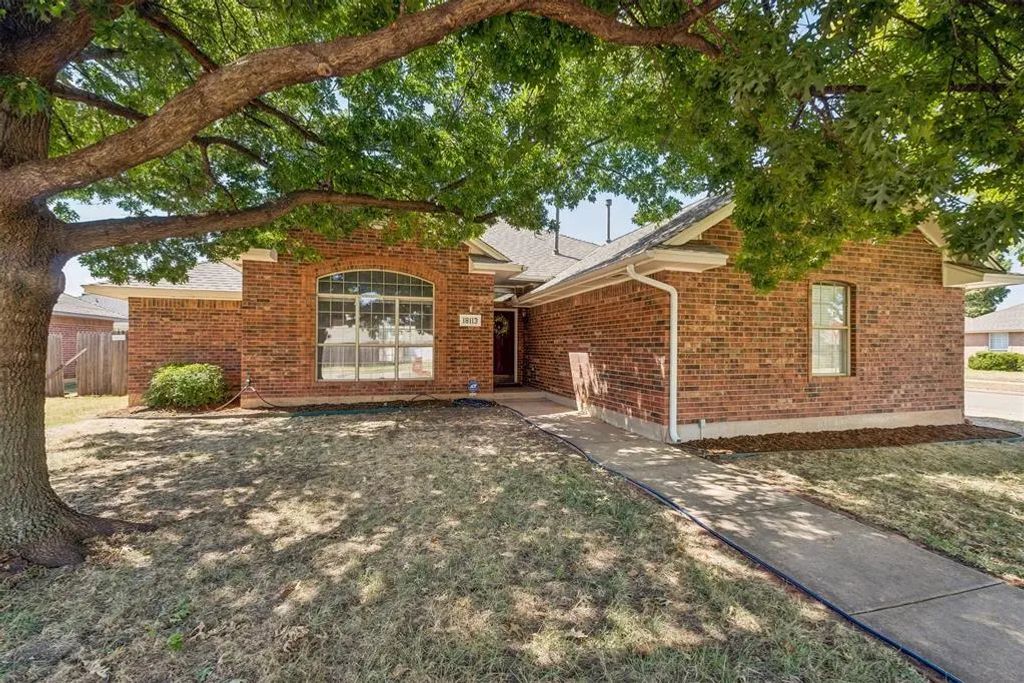 18113 Laurel Oak Drive, Edmond