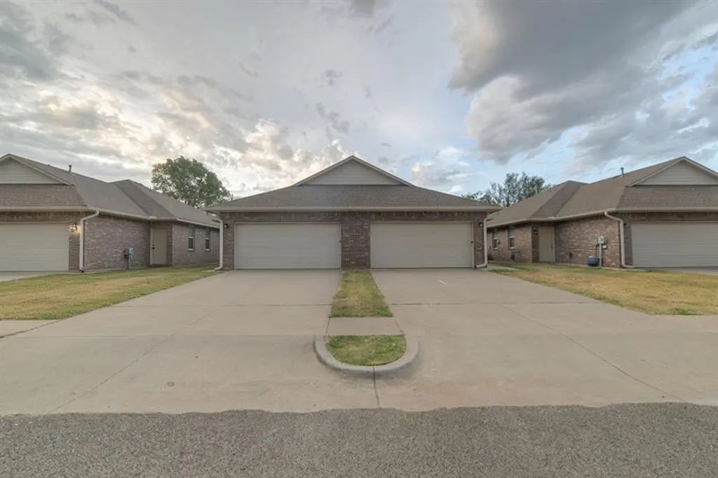 212 Ashley Drive 212 & #214, Edmond