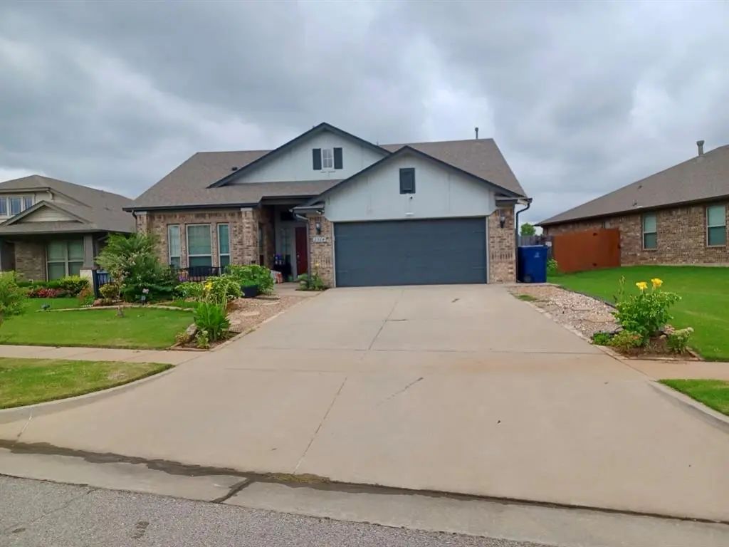 Residential Real Estate for Sale located in the neighborhood of VALENCIA PARK SEC 18 082 003, in the city of Edmond, OK