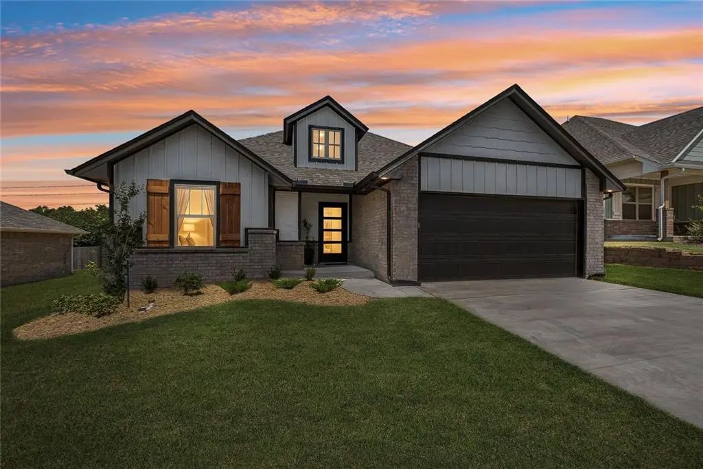 8125 Mountain Oak Drive, Edmond