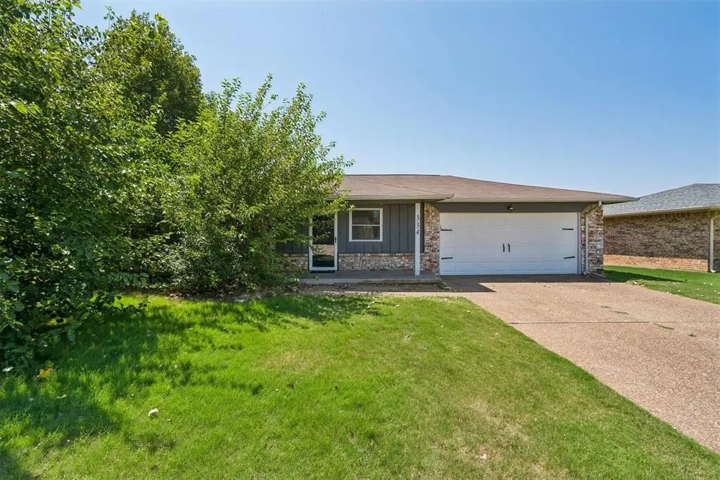 Residential Real Estate for Sale located in the neighborhood of THE BRANCHES REPLAT LT 4 BLK 10, in the city of Mustang, OK