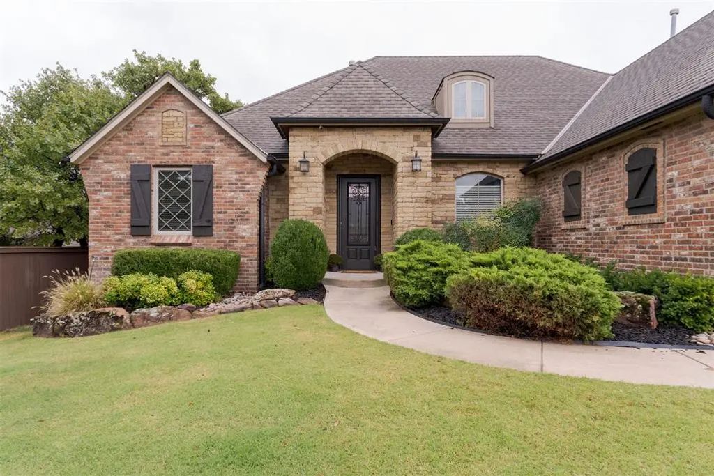 1008 Bayonne Bridge Court, Edmond