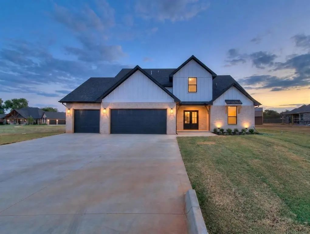 141 W Lynn Court Drive, Mustang, OK, 73064 For Sale