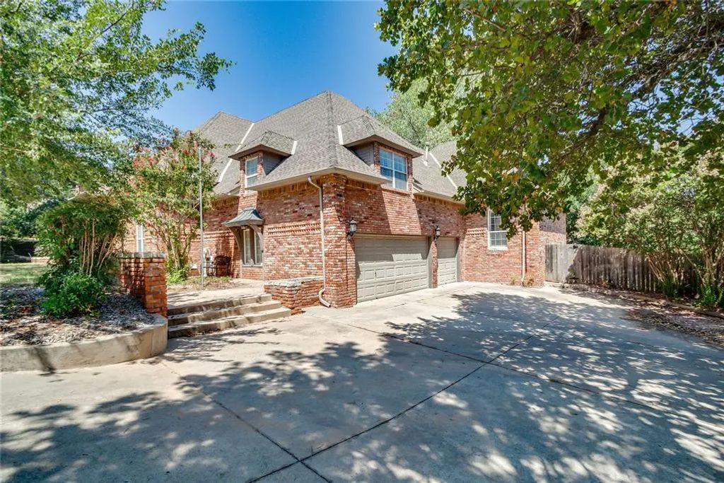 2301 Bay Hill Place, Edmond