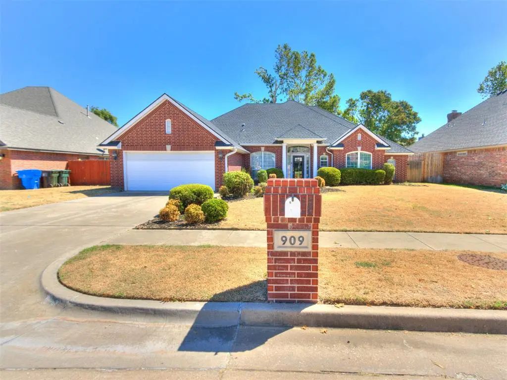 909 Hearthstone, Norman