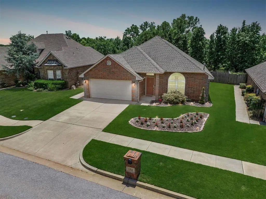 1204 Nw 190th Place, Edmond
