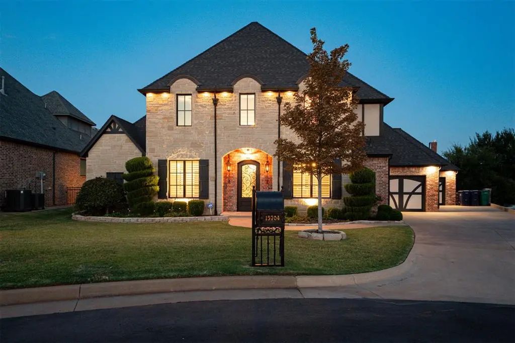 15704 James Thomas Court, Edmond