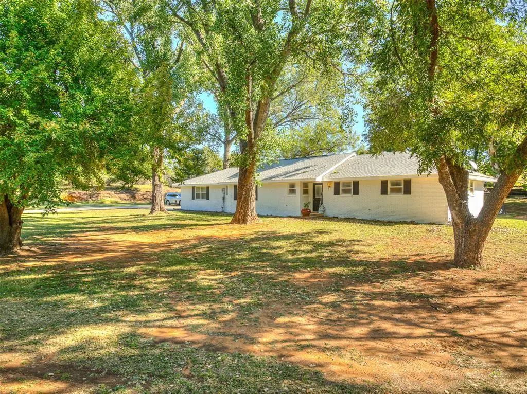12724 S Coltrane Road, Edmond