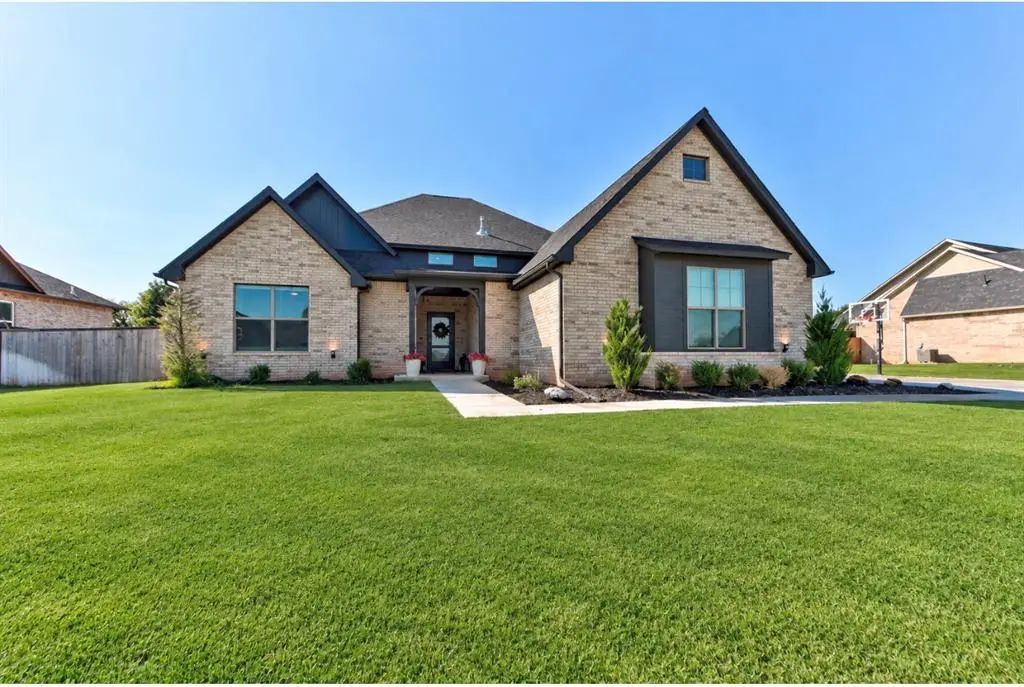 Residential Real Estate for Sale located in the neighborhood of Rosewood, in the city of Edmond, OK