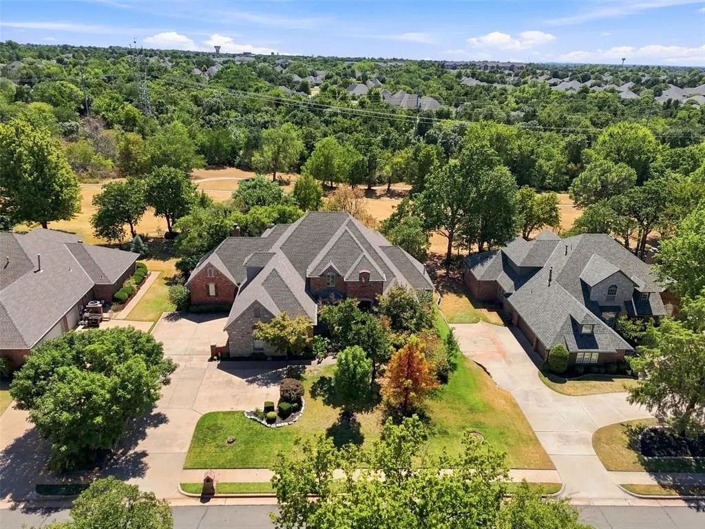 432 Hollowdale, Edmond