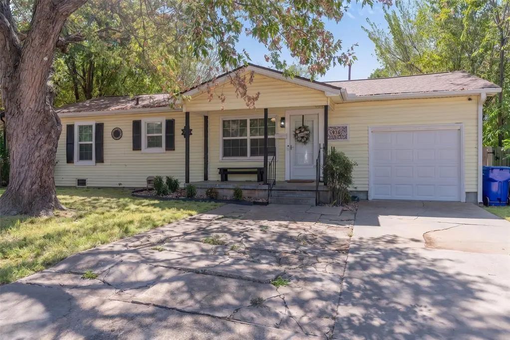 Residential Real Estate for Sale located in the neighborhood of Holman 6th, in the city of Oklahoma City, OK