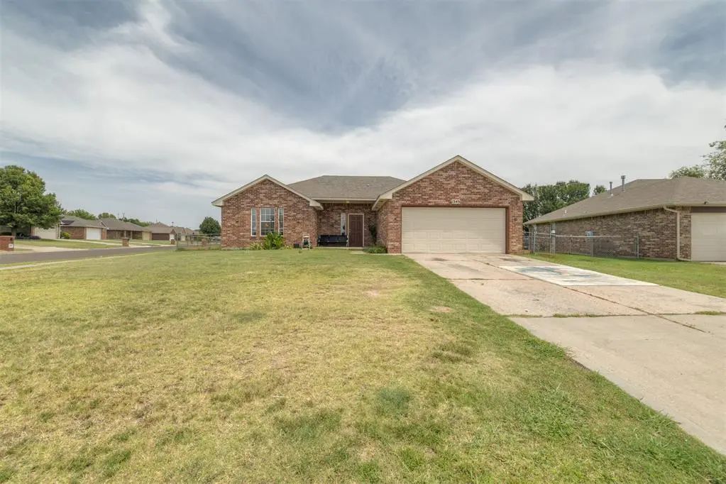 MLS #1248893 for Sale at 1545 Tudor Drive, in the city of Moore, 73160