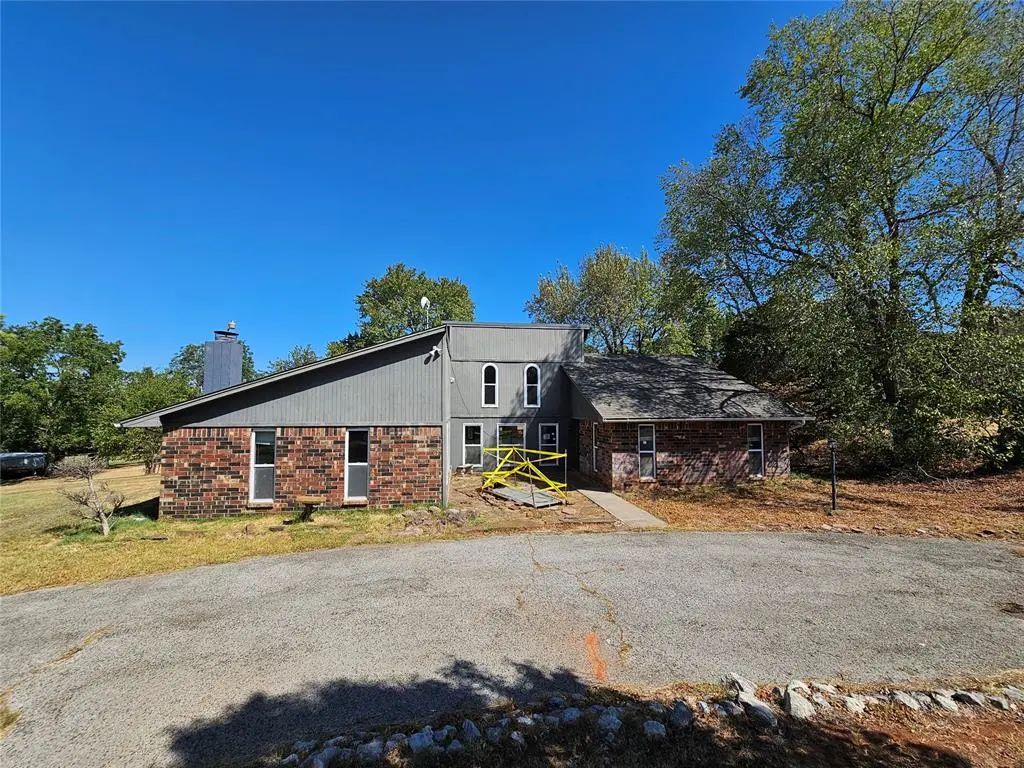 Residential Real Estate for Sale located in the neighborhood of Oak Ridge Estates 1, in the city of Norman, OK