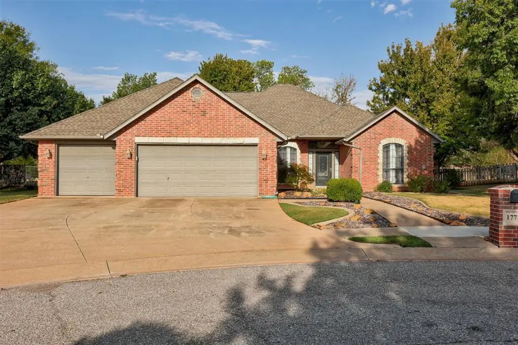 1772 Lake Shadows Court, Edmond
