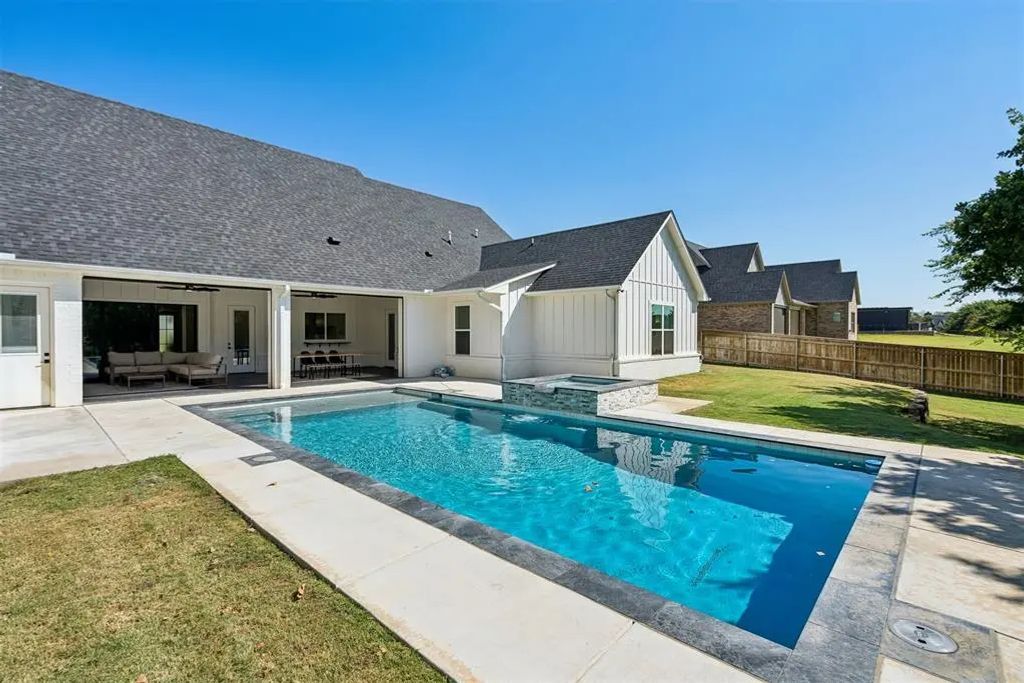 330 Old Farm Road, Edmond
