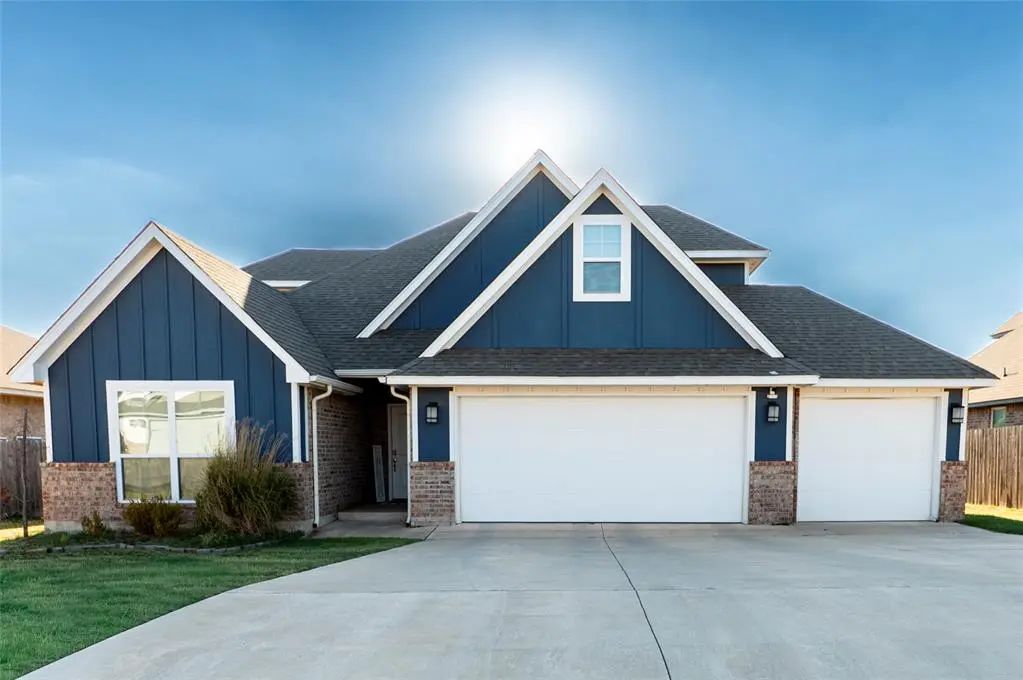 Residential Real Estate for Sale located in the neighborhood of Bellatona Sec 3, in the city of Norman, OK
